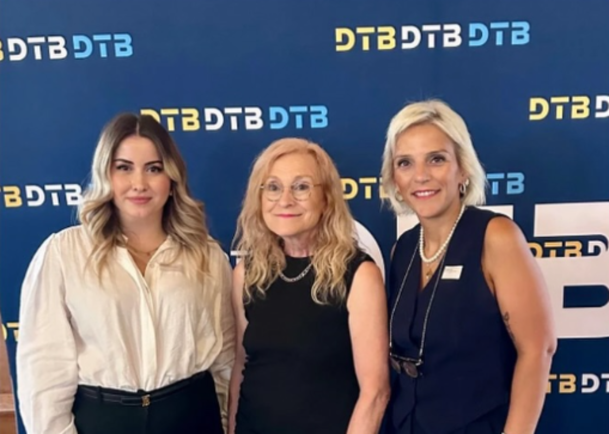 Nazlıhan Acar ve Semra Coşkun, Susanne Pass ile DTB 40. yıl etkinliğinde